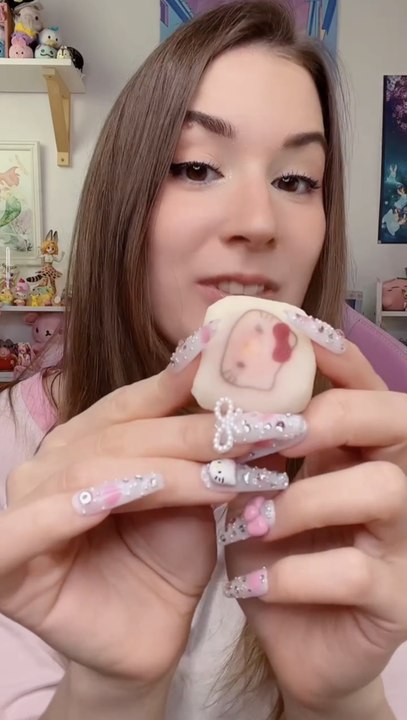 Je goûte les mochis les plus ✨KAWAII ✨🌸 Des mochis Hello Kitty 🥹