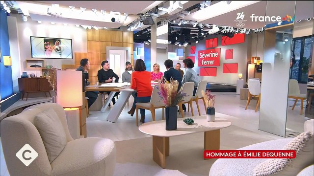 VOICI - On ne l'oubliera jamais : Séverine Ferrer se confie, les larmes aux yeux, sur sa relation avec sa meilleure amie Emilie Dequenne, dix mois après sa mort