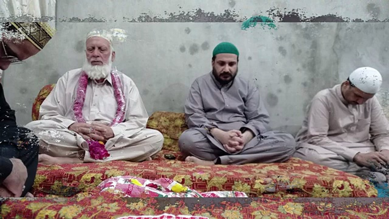 جِس نے مَحبُوب کا چِہرہ دیکھ لِیا اُسے کُفر و دِین سے کیا کام۔