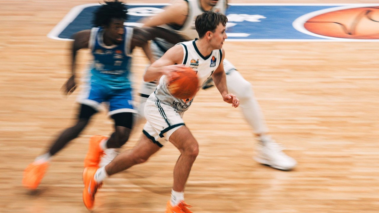 Neuzugang Ashworth zaubert schon wieder! Trier besiegt Frankfurt knapp