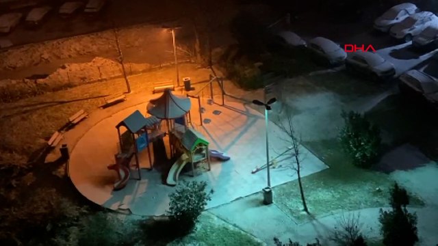 İstanbul'da kar yağışı; sokaklar beyaza büründü