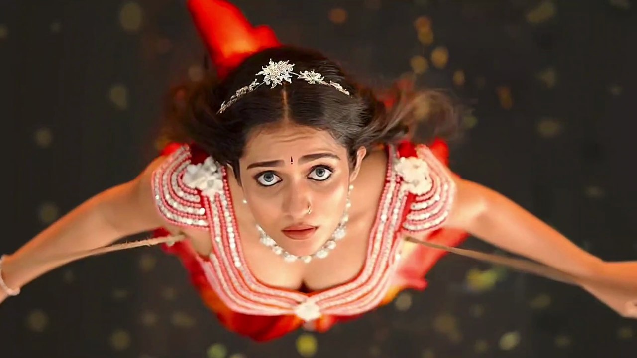 An Actress glamour intro scene Xclusive for u | Varsha beautiful making scene | sakkshi debut film | Roshan | sakkshi intro scene | 3FrameZ