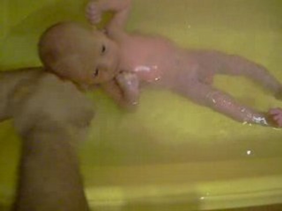le premier bain !