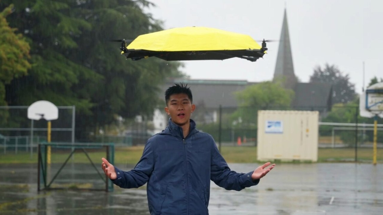 Un drone sopra la testa: così l’ombrello diventa intelligente e autonomo. L'invenzione di un ragazzo è virale