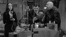 La famiglia Addams - 1x16 - Gli Addams alle prese con la spia