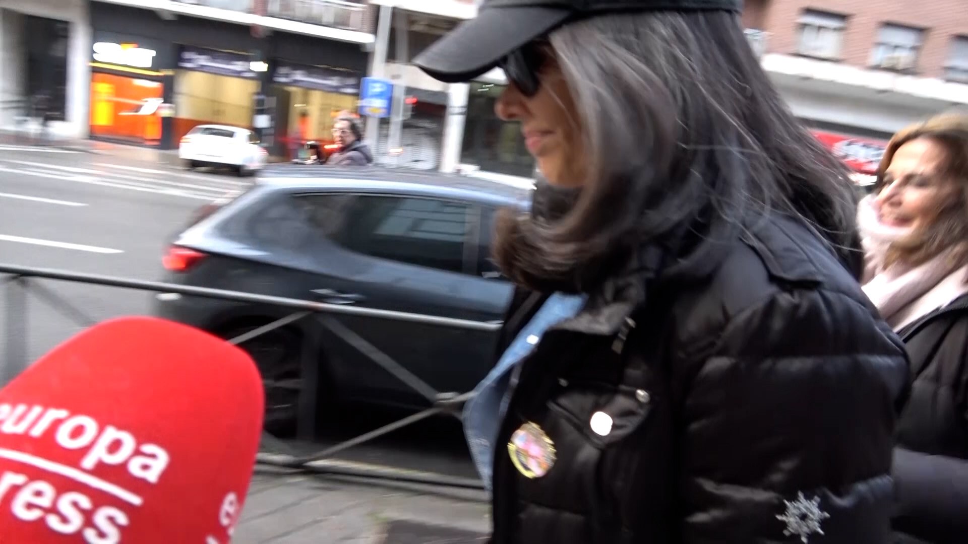 Vaitiare Bandera est� aprovechando al m�ximo sus d�as en Espa�a y despu�s de aparecer esta semana en '�De viernes!' para hablar de la relaci�n sentimental que tuvo con Julio Iglesias se ha dejado ver por la capital disfrutando de una comida con un amigo muy conocido: Pedro Ruiz, con quien mantuvo un breve romance tras romper su historia de amor con Julio Iglesias. Desde entonces, han mantenido la amistad.