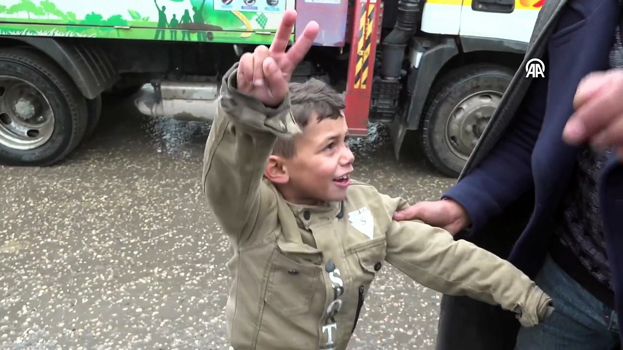 Suriyeliler, bölgenin terör örgütü YPG/SDG'den kurtarılmasını kutladı