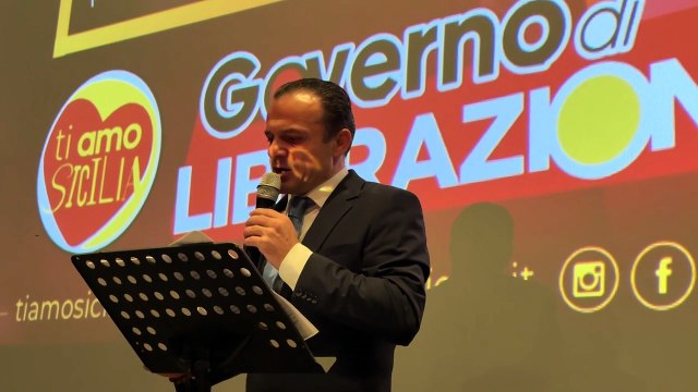 Cateno De Luca a Caltagirone: dalla Regione all'ipotesi voto anticipato a Messina
