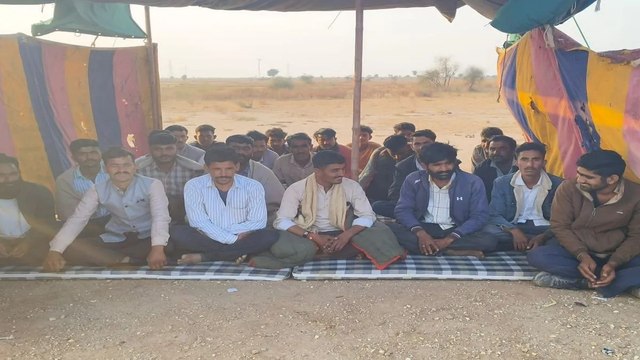 Video: भीखसर में गोचर खनन विवाद पर ग्रामीणों का धरना दूसरे दिन जारी