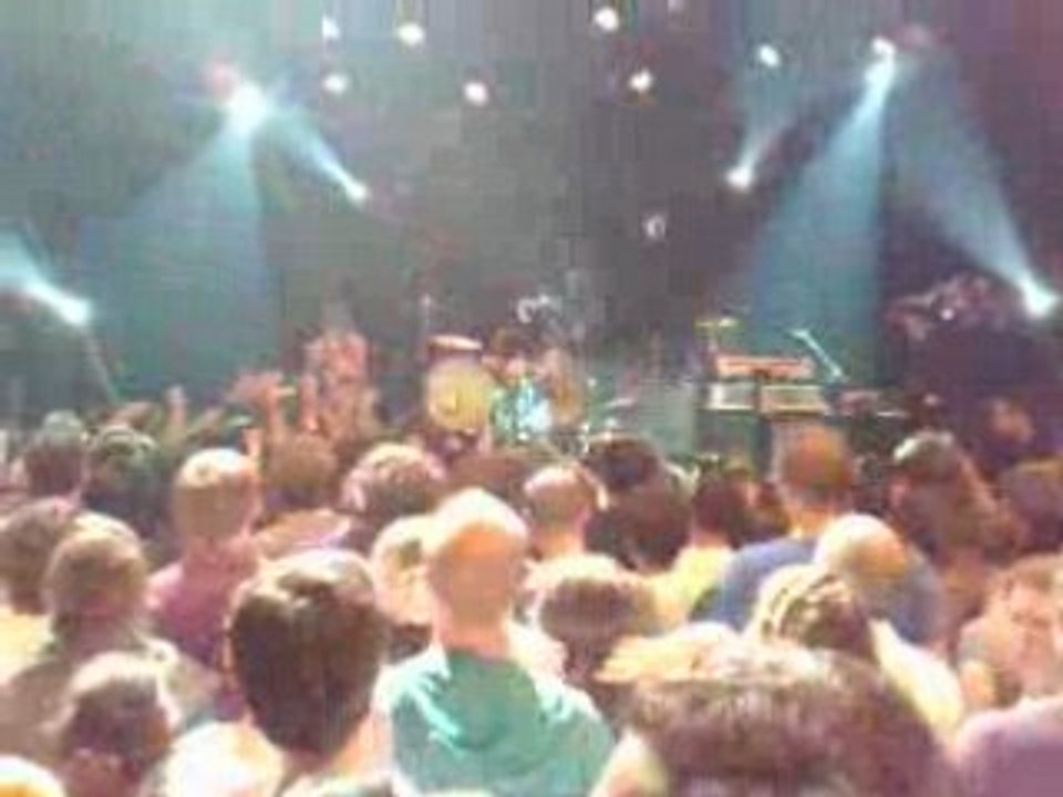 MGMT - Kids (Live at Bataclan Paris)