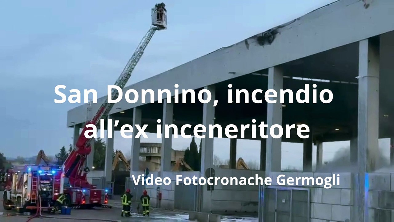 San Donnino, incendio all'ex inceneritore. Vigili del fuoco in azione