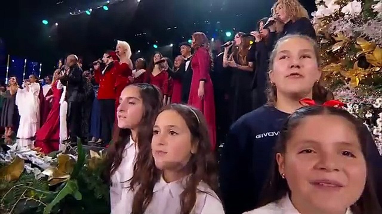Noa, Sheryl Crow and more singers perform Heal the World @ Vatican Concerto di N
