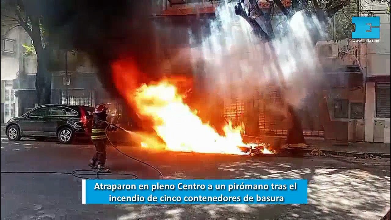 Atraparon en pleno Centro a un pirómano tras el incendio de cinco contenedores de basura
