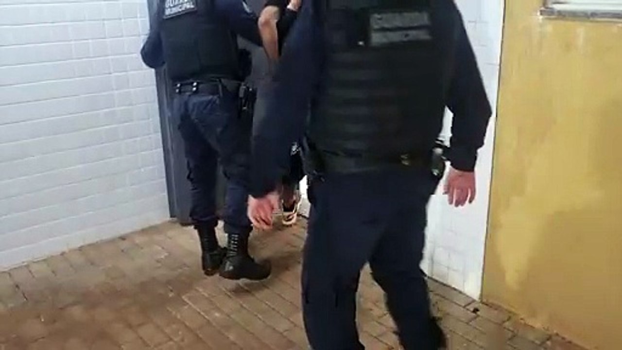 Jovem surta, agride e tenta enforcar idoso de 70 anos no Terminal Leste