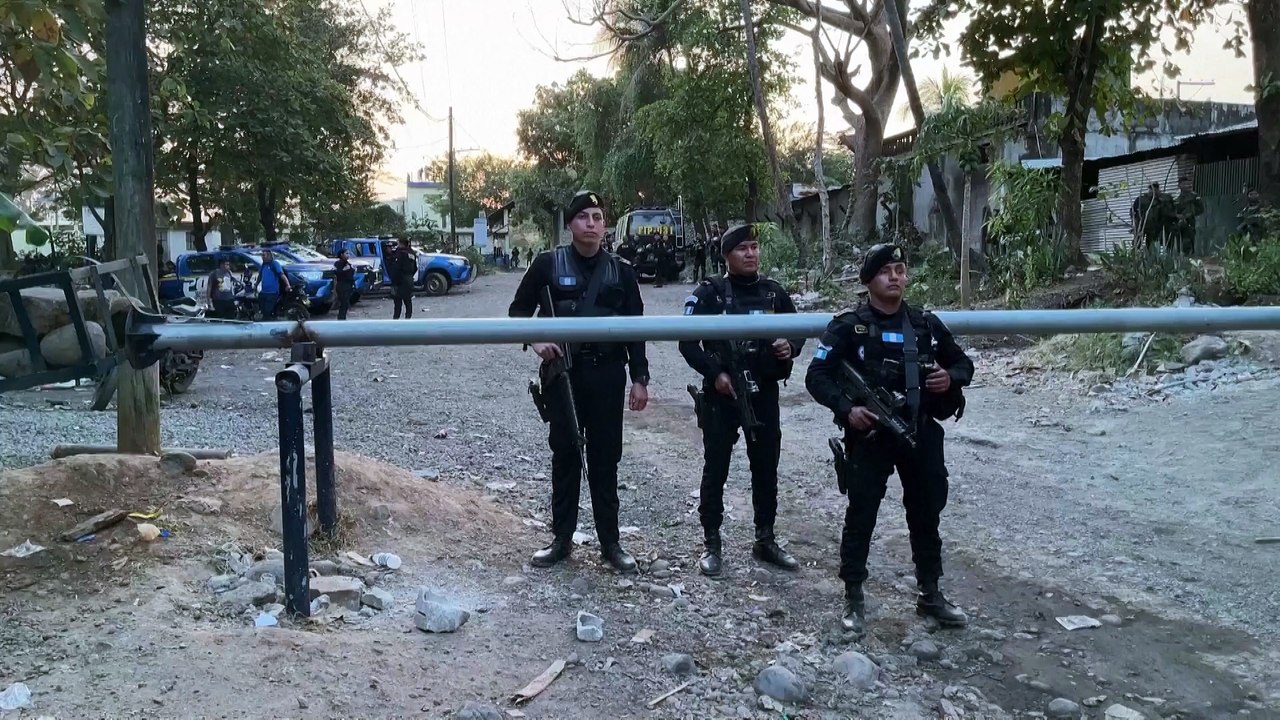 Scene where Guatemalan inmates took over prison holding dozens hostage, killing 3 guards
