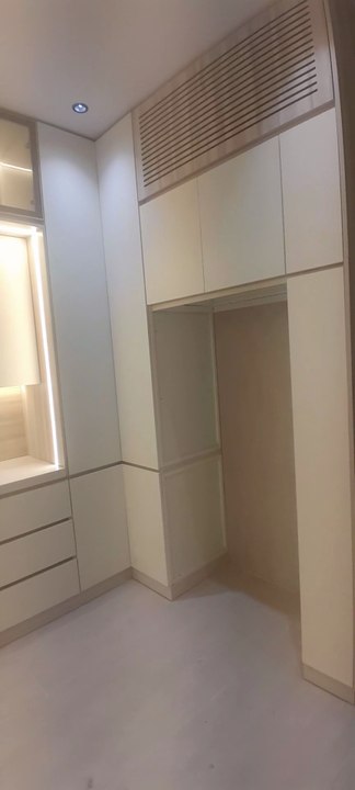 1000257068