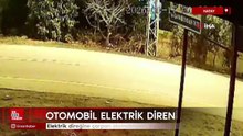 Hatay'da otomobilin elektrik direğine saplandığı kaza kamerada