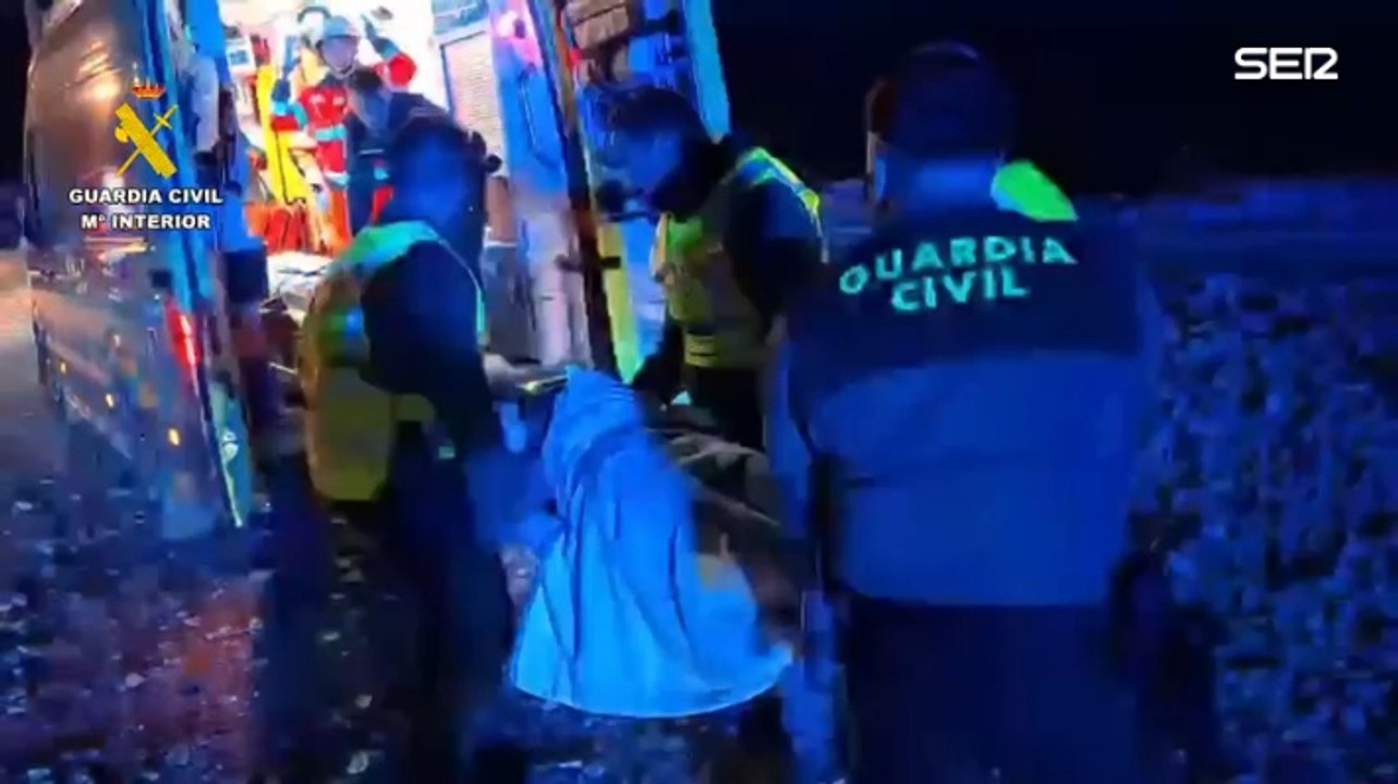 Primeras imágenes de la Guardia Civil en tareas de rescate en el lugar del accidente ferroviario de Adamuz