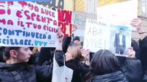 Omicidio a scuola, studenti in protesta: 