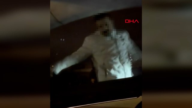 'Yol verme' kavgasında 2 kişi bıçaklandı; olay kamerada