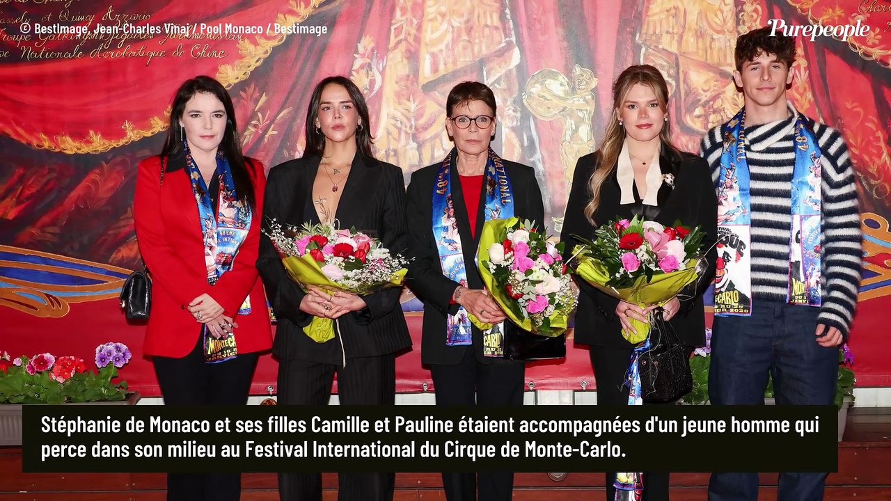 Stéphanie de Monaco et ses filles Pauline et Camille accompagnées d’un jeune homme qui perce dans son milieu