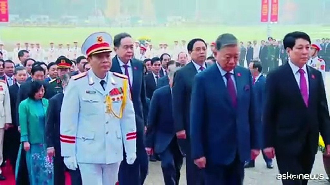 Vietnam, l'omaggio a Ho Chi Minh al congresso del Partito comunista