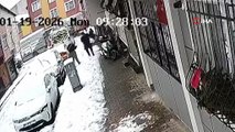 İstanbul'da yağan karda yok artık dedirten hırsızlık kamerada!