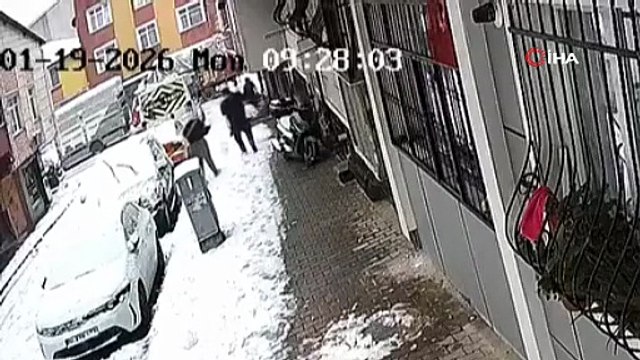 İstanbul'da yağan karda yok artık dedirten hırsızlık kamerada!