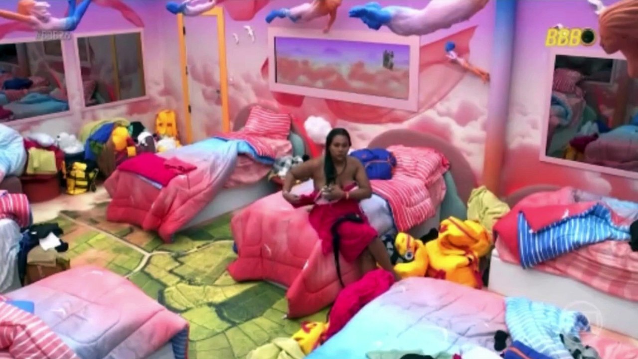 BBB 26: vídeo mostra o momento em que Pedro tenta beijar Jordana na despensa
