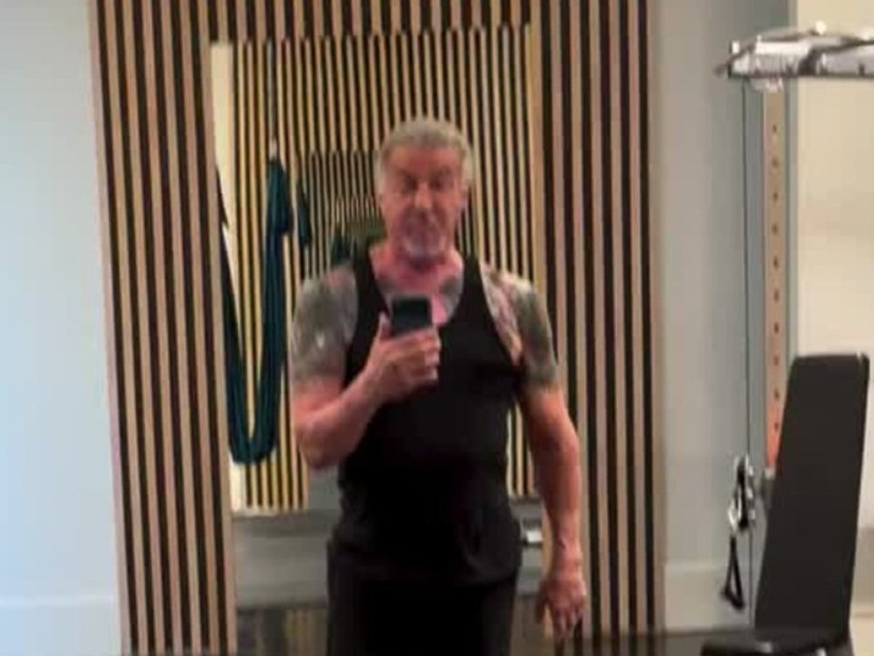 Sylvester Stallone begeistert die Fans mit Fitness-Video