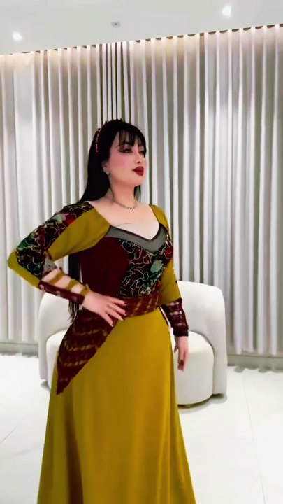 Shamas: Arabian Plus-Size Model Showcasing Curvy Fashion & Elegant Dresses