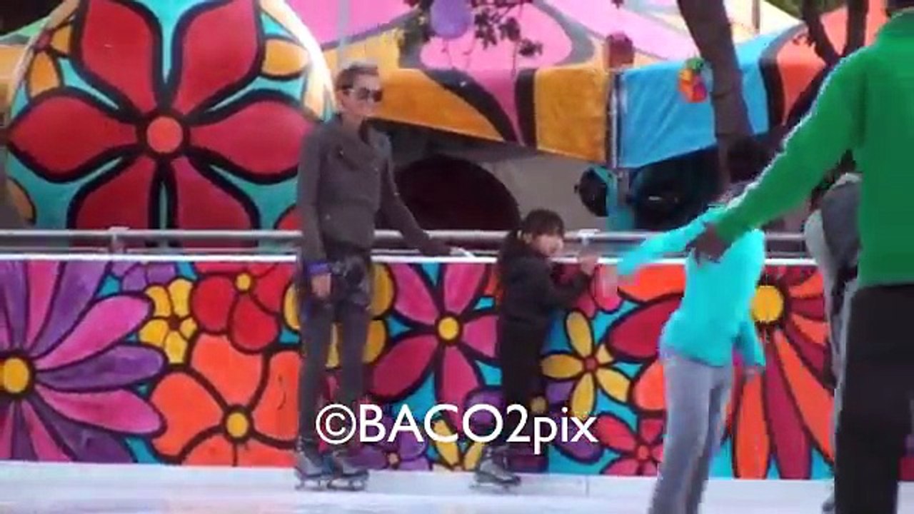 2010 – Johnny Hallyday – Baco2pix : Laeticia Hallyday fait du patin à glace