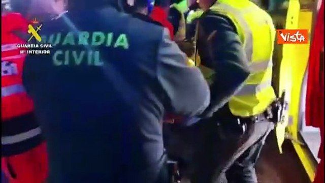 Schianto tra due treni in Spagna, almeno 39 morti e 150 feriti. I soccorsi dopo l'incidente