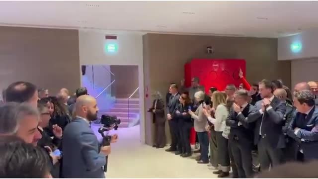 Olimpiadi Milano-Cortina, consegna della Fiamma al Presidente della Camera dei deputati Lorenzo Fontana
