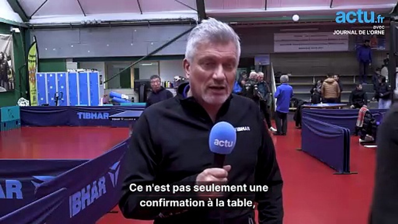 À seulement 13 ans, Lisa joue au tennis de tabl...