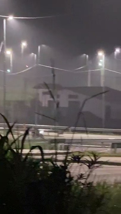 VÍDEO: Maior obra do país vira pista de corrida com direito a "racha" entre motos na Grande Florianópolis