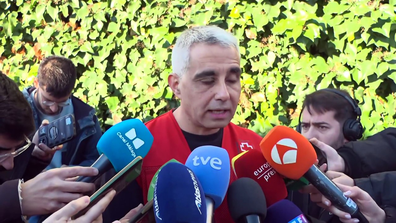 Los vecinos de Adamuz han estado durante toda la madrugada tratando de atender a los pasajeros afectados.