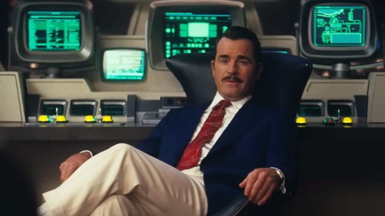 Fallout: Cooper Howard unterhält sich mit Mr. House über das Ende der Welt