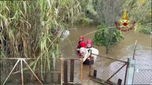 Esonda un torrente nel Cagliaritano, nove cani rischiano di morire annegati: salvati dai vigili del fuoco