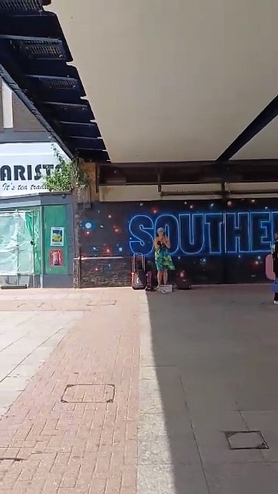 Singer in Southend High Street
