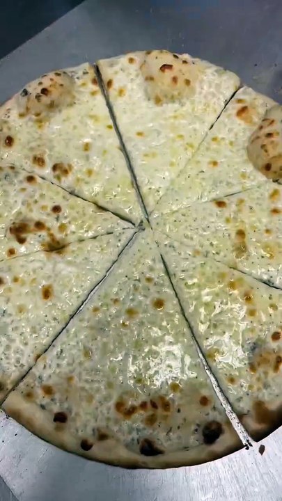 Extra crispy white pizza 🤤