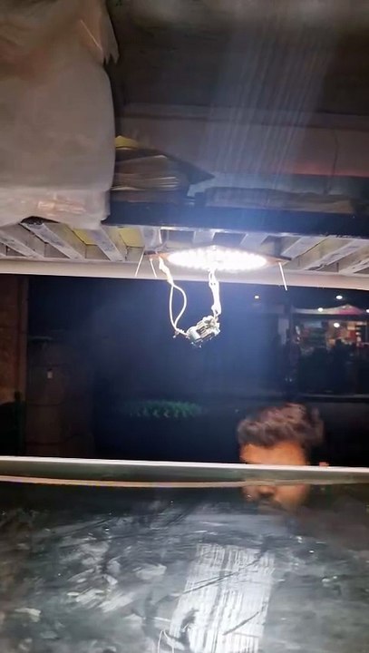 chips ki dukaan par dost a gaye phir rehnay hi diya.#funnyvdeo #desicomedey #urducomedey #pakistanicontent#dost #funnyfriends viral #fyp #worldno1 #trendingno1