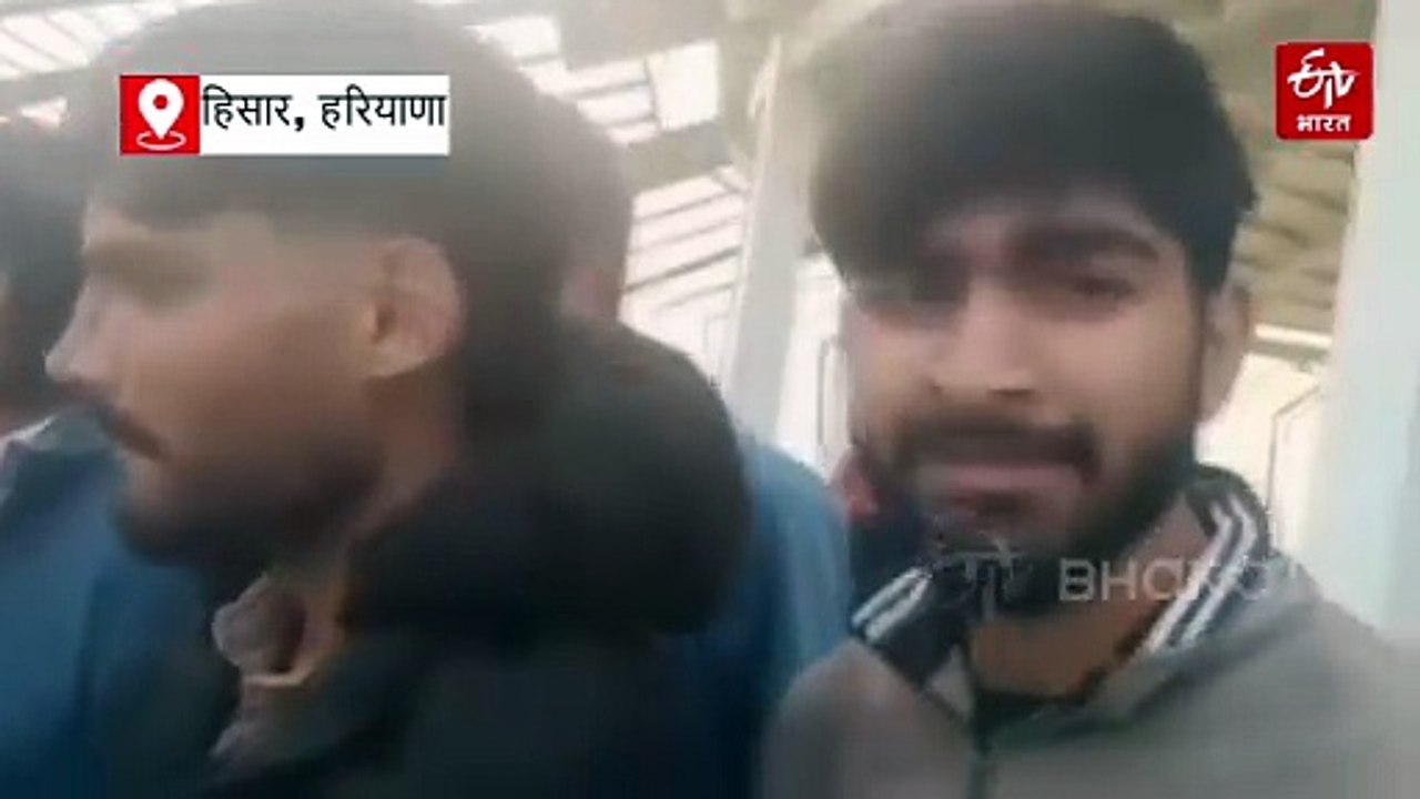सिर्फ टशन या मौत को न्यौता! 282 फुट की ऊंचाई पर जानलेवा स्टंट, टावर पर हवा में उल्टा लटका युवक, देखें वीडियो