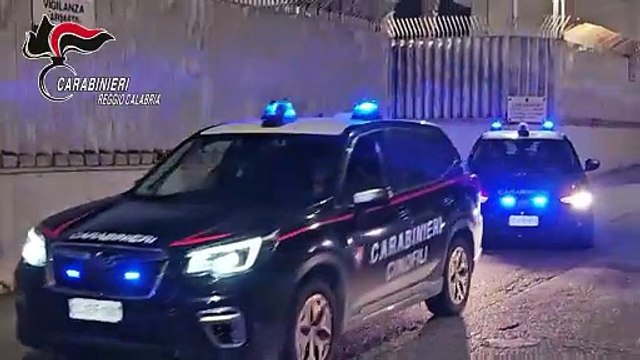 Reggio, furti di auto per riciclare ricambi: 17 arresti ad Arghillà. Sequestrate anche armi