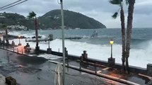 Il video delle mareggiate alle Eolie durante il ciclone Harry