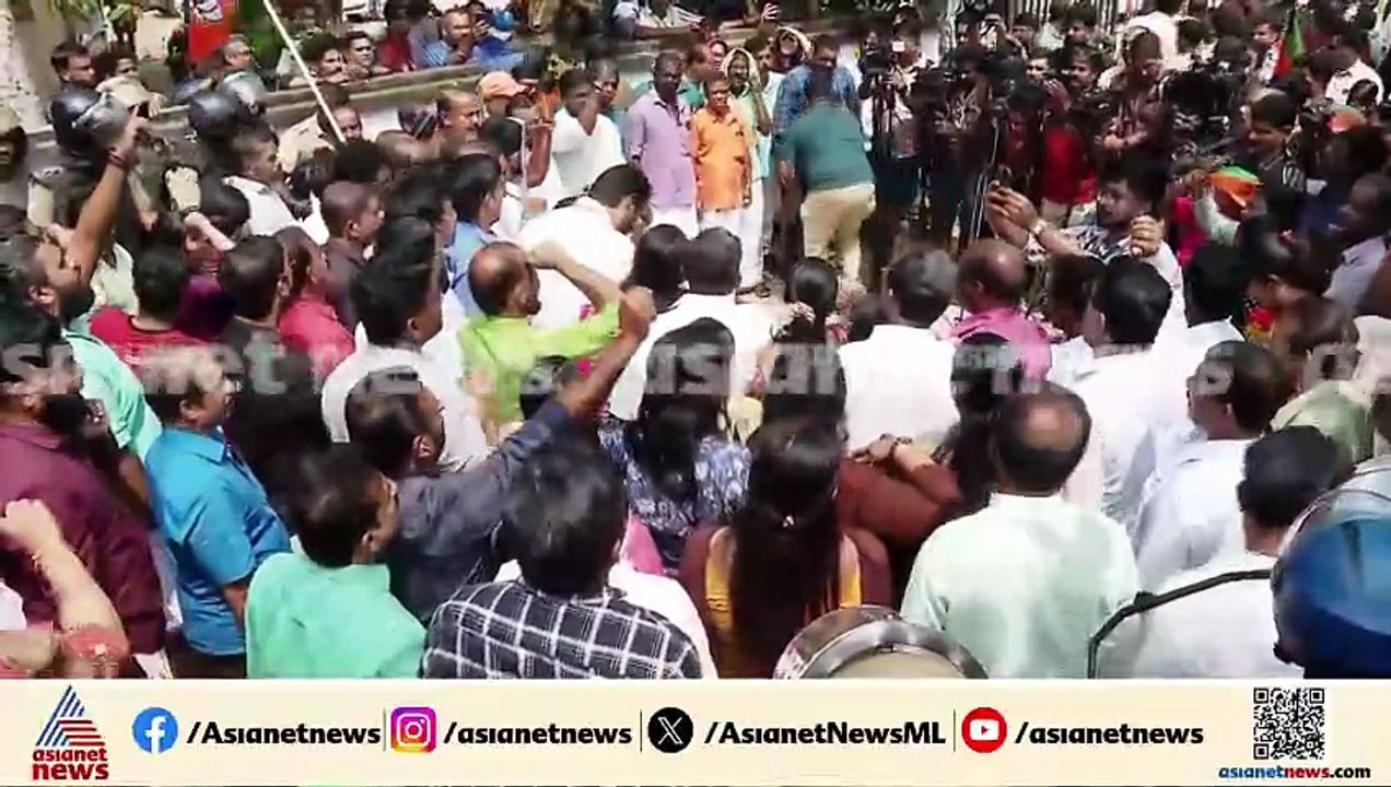 'രാജിവച്ച് പോ പുറത്ത്' ; കടകംപള്ളി സുരേന്ദ്രൻ്റെ വസതിയിലേക്ക് ബിജെപി മാർച്ച്