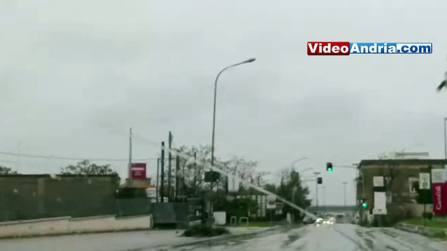 Maltempo ad Andria, situazione viabilità in via Trani (zona commerciale)