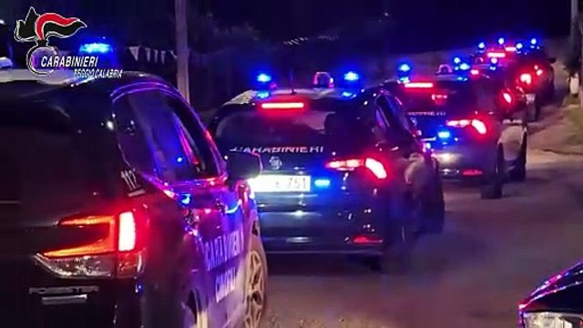 Reggio, furti di auto per riciclare ricambi: 17 arresti ad Arghillà. Sequestrate anche armi. Il video