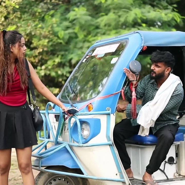 ईमानदार रिक्शा वाले की औकात _explorepage _exploremore _funnyreels _ias _funnyvideos _iasofficer _likes