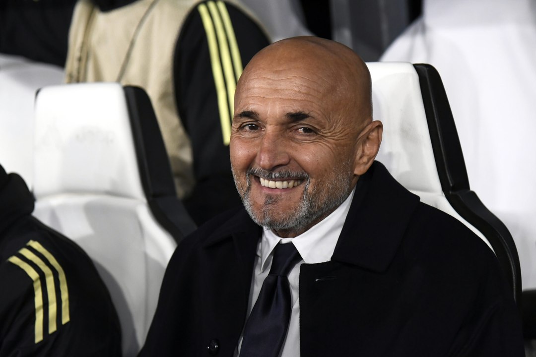 Juve, sessione di autografi per Spalletti: il siparietto con un tifoso